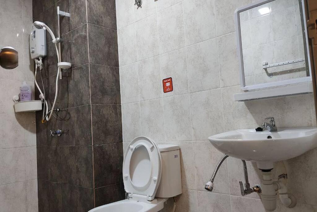 Hidayah Homestay Near Ukm And Ktm Station With High Speed Wifi - Pool & River View Bangi Εξωτερικό φωτογραφία